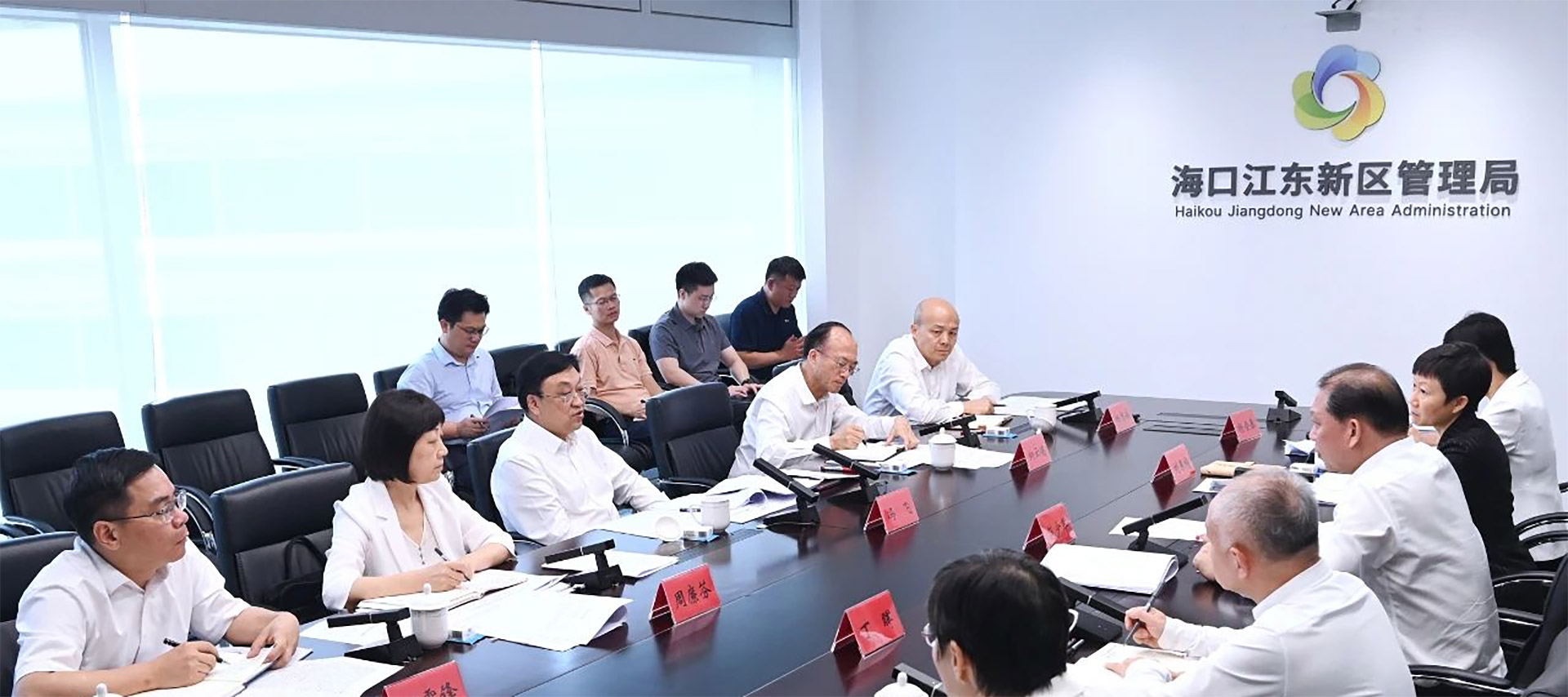 冯飞在海口市调研学习教育“回头看”工作：