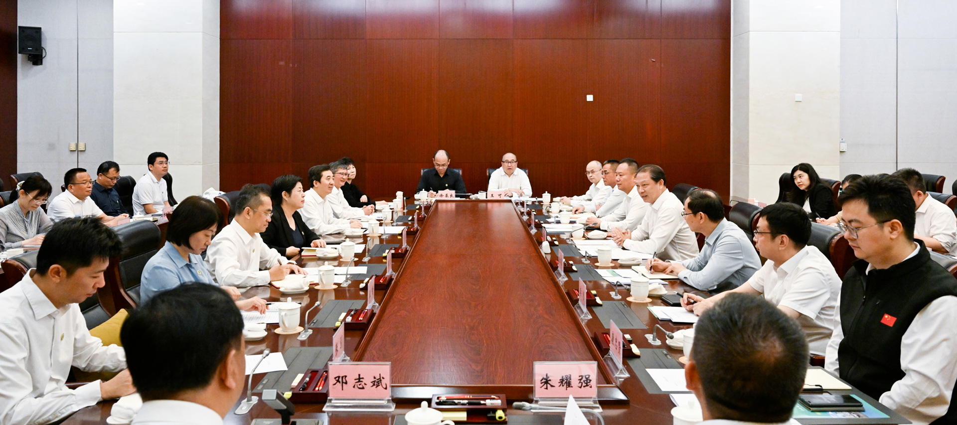 海口市与海南师范大学举行工作会谈