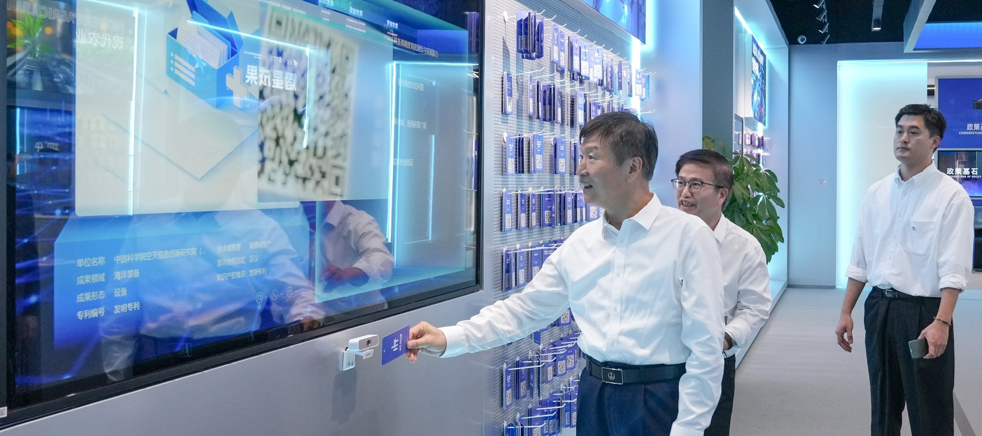 刘小明在海口调研经济社会发展情况