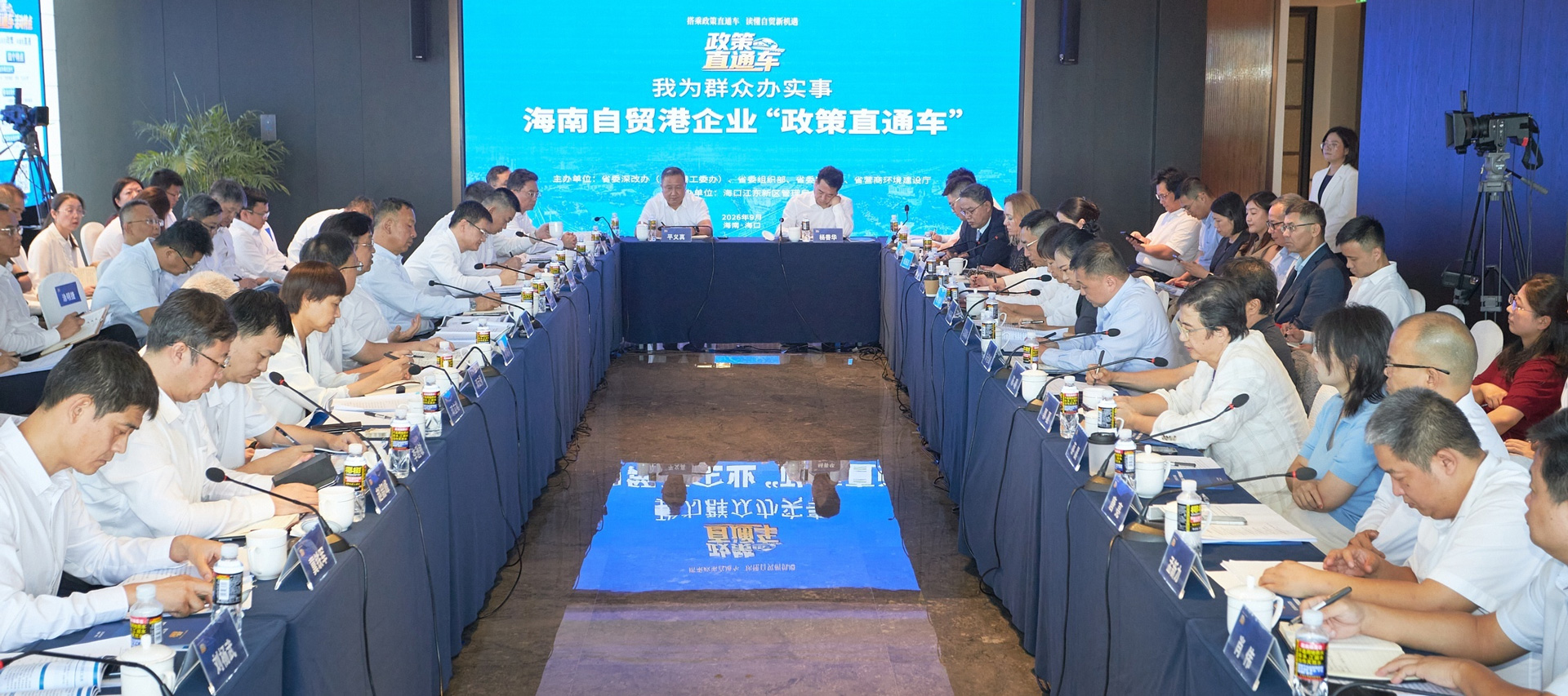 冯飞参加我为群众办实事