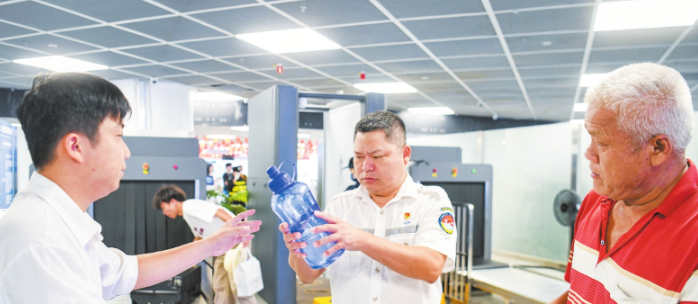 杨林雄：一丝不苟，守护旅客平安归途